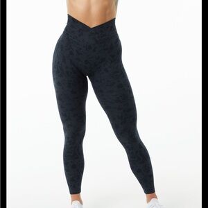 Alphabets surface power pebble leggings